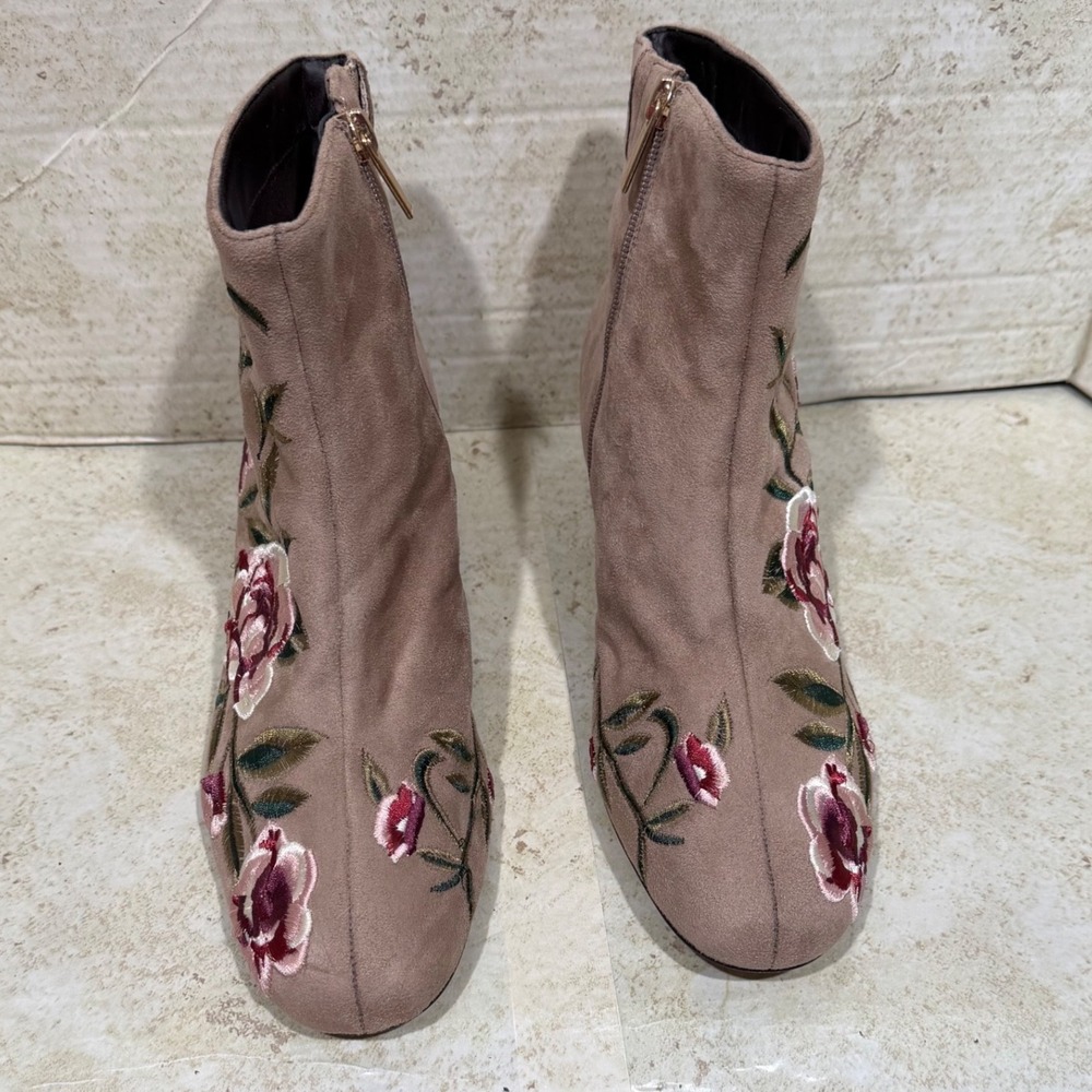 Comfortview Sidney Taupe Floral Embroidered Ankle Boots Womens 10W Block Heel